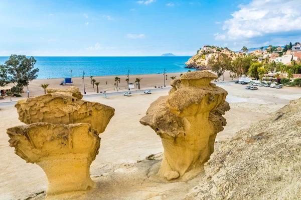 Bekijken van de erosies van Bolnuevo aan de kust van Spanje. — Stockfoto