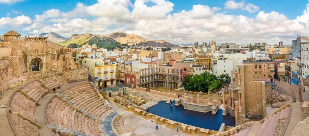 Panoramisch uitzicht op de Cartagena van oude Romeinse ...