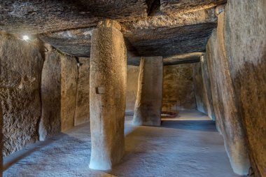 Antequera - İspanya Dolmen Menga TMMOB iç