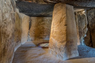 Antequera - İspanya Dolmen Menga TMMOB iç