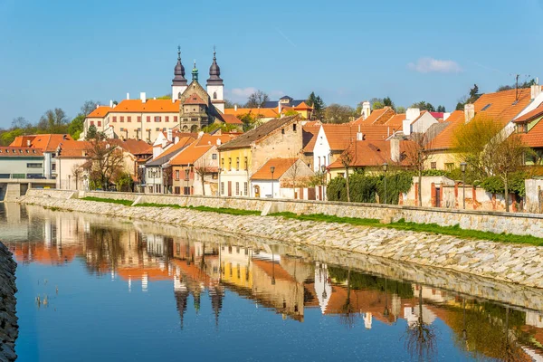 Trebic - Moravia, Çek Cumhuriyeti Jihlava Nehri ile hisorical Yahudi Mahallesi, görüntüleme — Stok fotoğraf