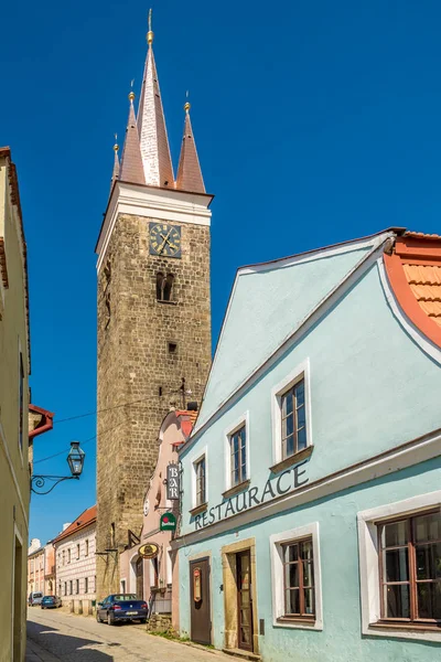 Vista de la Iglesia del Espíritu Santo en Telc - Moravia, Repblic checo — Foto de Stock