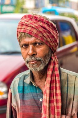 Kolkata sokaklarında bir adam - Batı Bengal, Hindistan