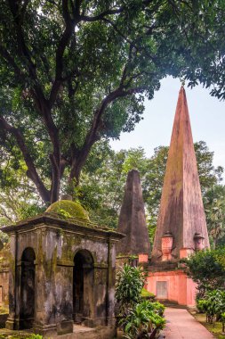 Kolkata 'daki South Park Sokak Mezarlığı' ndaki mezarlar - Batı Bengal, Hindistan