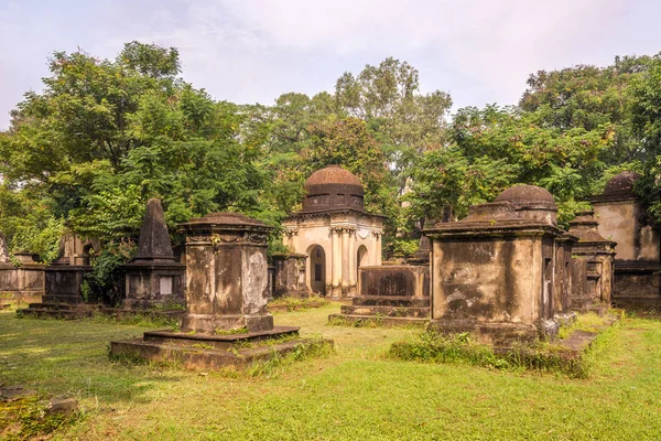 Grobowce na cmentarzu South Park Street w Kalkucie - Zachodni Bengal, Indie — Zdjęcie stockowe