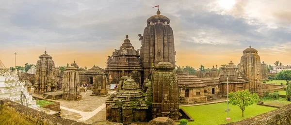 Vista panorámica del Complejo del Templo Lingaraja en Bhubaneswar - Odisha, India —  Fotos de Stock