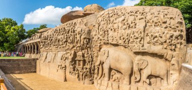 Asya 'nın en büyük kaya tasfiyesindeki panoramik manzara - Ganj' ın Çöküşü - Mahabalipuram, Hindistan