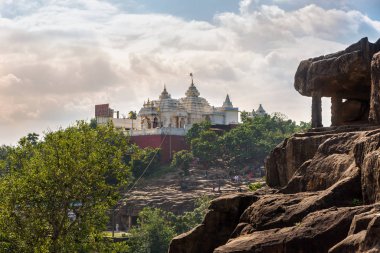 Udayagiri 'deki Khandagiri Tapınağı ve Bhubaneswar' daki Khandagiri Kompleksi - Odisha, Hindistan