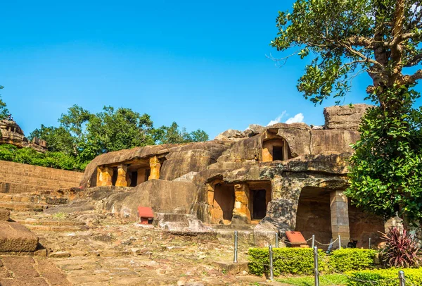 Uitzicht op het Khandagiri en Udayagiri grotten complex in Bhubaneswar - Odisha, India — Stockfoto