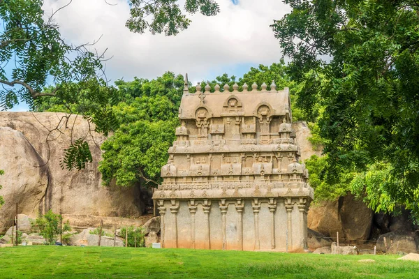 Uitzicht op de Ganesha Ratha Tempel in Mamallapuram - Tamil Nadu, India — Stockfoto