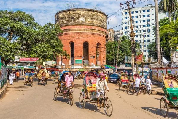 Водонапорная башня на улицах Дхаки - Бангладеш — стоковое фото