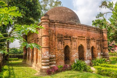 Sonargaon-Bangladeş 'teki Goaldi Camii' ne bakın.