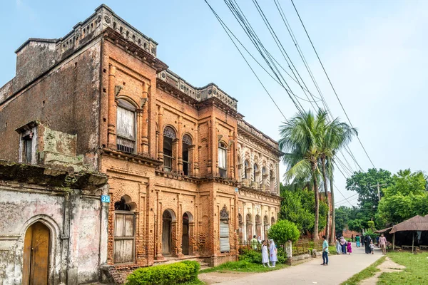 Alte häuser an der panam nagar straße von sonargaon in bangladesh — Stockfoto