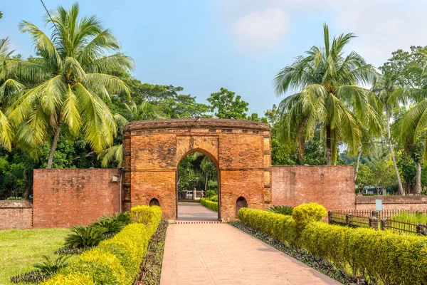 Vue à l'entrée de la mosquée Sixty Dome à Bagerhat - Bangladesh — Photo