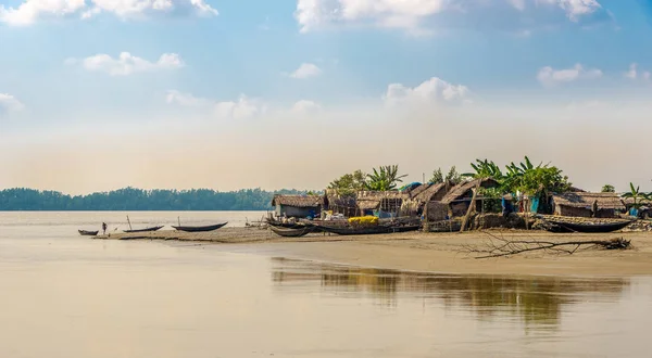 Vesnice Joymoni na břehu řeky Sela v národním parku Sundarbans - Bangladéš — Stock fotografie
