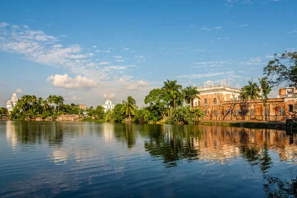 Vue des temples de Puthia sur le réservoir Shyam Sarobar - Bangladesh — Photo