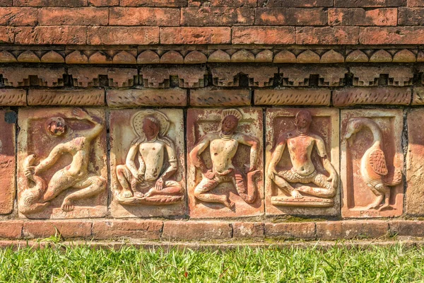 Προβολή των διακοσμητικών μοτίβων των αρχαίων ερειπίων του μοναστηριού Somapura Mahavihara στο Paharapur - Μπανγκλαντές — Φωτογραφία Αρχείου