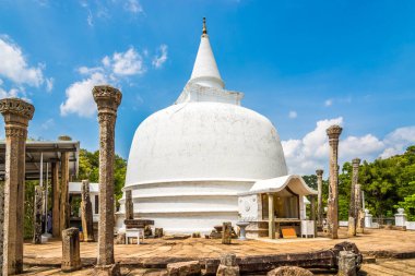 Sri Lanka Anuradhapura 'daki Lankaramaya Stupa' ya bak