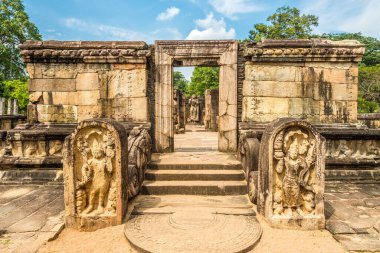Polonnaruwa, Sri Lanka 'daki Jayanthipura kompleksindeki Hetadage evine bak.