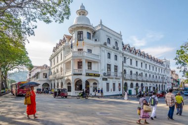 KANDY, SRI LANKA - 7 Şubat 2020 - Kandy sokaklarında. Kandy, Sri Lanka 'nın antik krallarının son başkentiydi..
