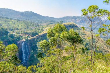 Sri Lanka 'nın Talawakele kasabası yakınlarındaki Devon Şelalesi' ne bakın.