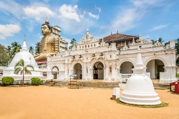 Udsigt Det Buddhistiske Tempel Wewurukannala Vihara Med Buddha Statue Nær - Stock-foto