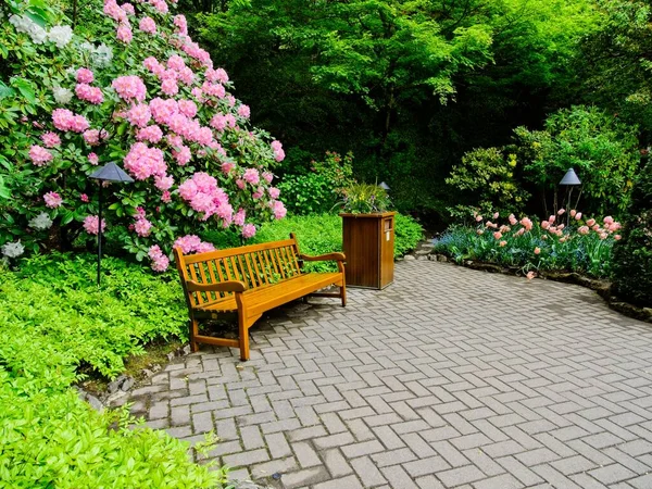 Springtime garden — Stock Photo, Image