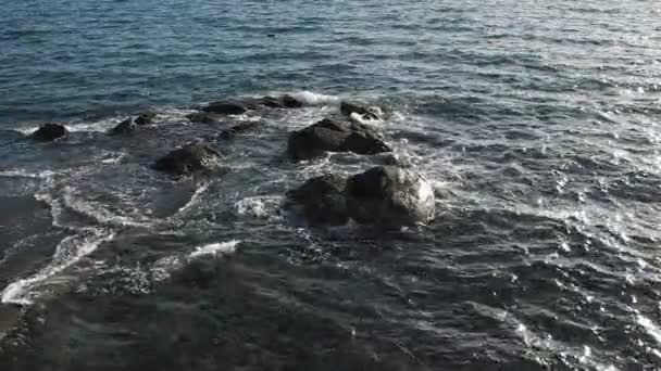 Ocean Waves Come Shore Victoria Hitting Rocks Lapping Shoreline Slow — Stock Video