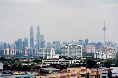 Kuala Lumpur Şehri. Batu Mağaralarının tepesinden Panorama Manzarası