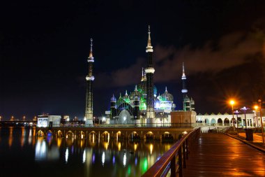 Kuala Terengganu, Malezya 'daki kristal camii