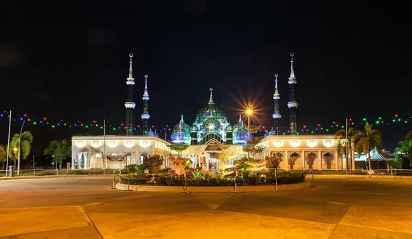 Kuala Terengganu, Malezya 'daki kristal camii