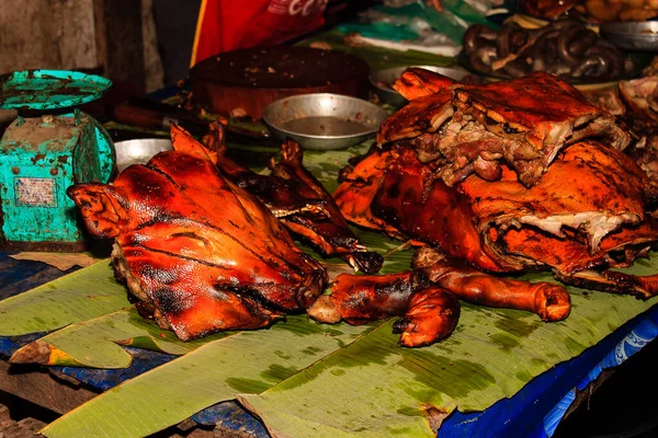 Laos Asia 'nın sokak yemekleri Izgara domuz bbq Yemek Pazarı Asya Seyahat