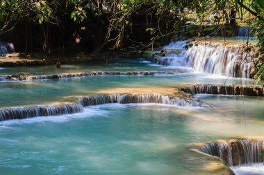 Luang Prabang yakınlarındaki Kuang Şelalesi Laos