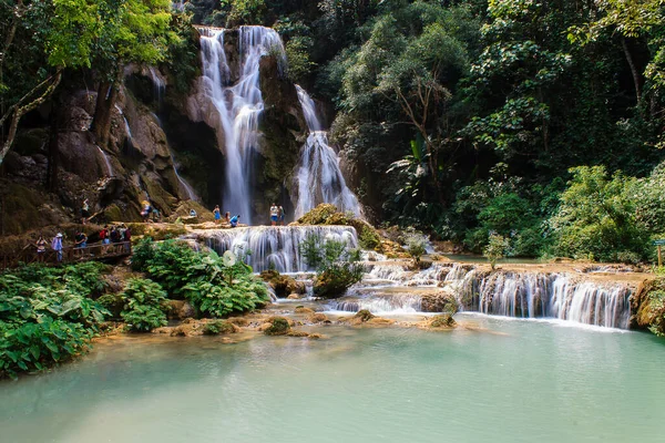 Luang Prabang yakınlarındaki Kuang Şelalesi Laos