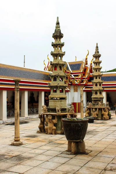 Bangkok, Tayland - Wat Po Budist Tapınağı içindeki Pagoda