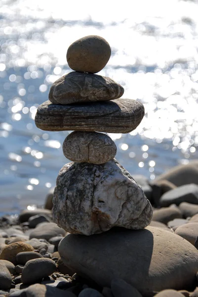 Sudaki ahenk ve denge taşları