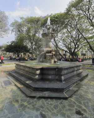 Antigua 'nın Guatemala + Miami Dade Hükümet Merkezi 