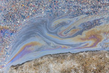 Petrol sızıntısı asfaltta, toprak kirlilik Çevre kirliliğinin döktüm.