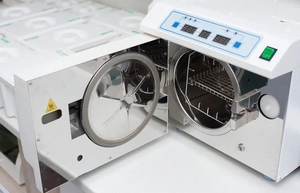 Autoclave para esterilização e desinfecção de instrumentos médicos — Fotografia de Stock