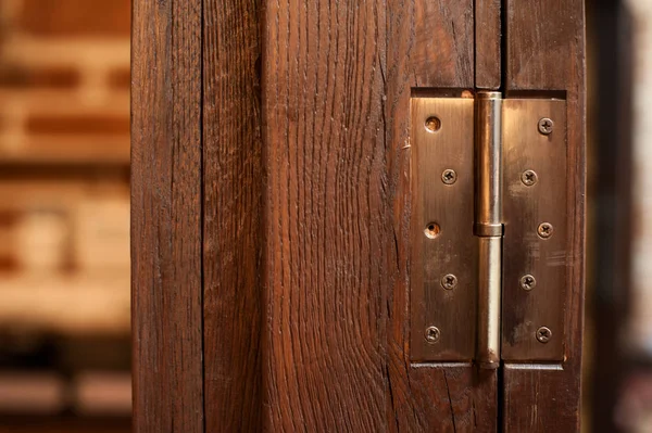 Pętla w drewniane drzwi w stylu loft — Zdjęcie stockowe