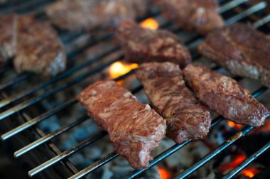 Mermer Dana gelen sulu biftek bir ızgara kavrulmuş. Yakın çekim