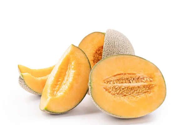 Vackra läckra skivade saftiga Cantaloupe melon, muskmelon, rock melon isolerad på vit bakgrund, närbild, urklippsbana, klippa ut. — Stockfoto