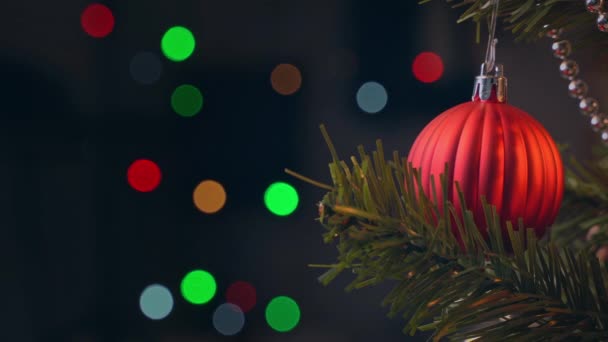 Bela Árvore Natal Decorada Com Pendurado Bugiganga Espumante Led Lâmpada — Vídeo de Stock