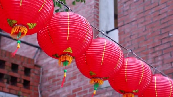 Hermosa Linterna Roja Redonda Que Cuelga Vieja Calle Tradicional Concepto — Vídeos de Stock