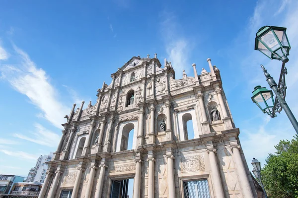 Macao, China - October 16, 2019: Front up view of The Ruins of Saint Paul 's (Ruinas de Sao Paulo) in Macau (Macao) city with blue sky, travel design concept . — стоковое фото