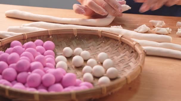 Asia Girl Making Tang Yuan Yuan Xiao Chinese Traditional Food — Stock video