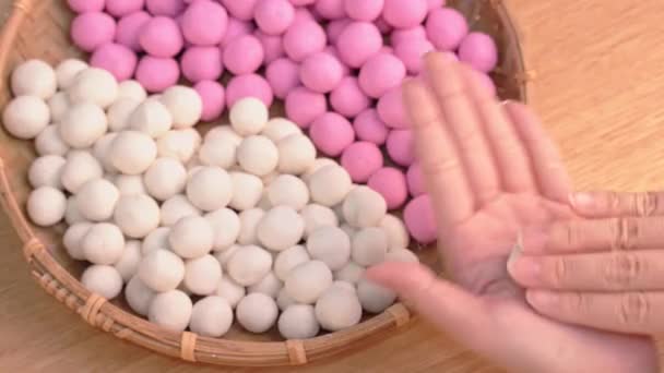 Asiatisk Flicka Gör Tang Yuan Yuan Xiao Kinesiska Traditionella Mat — Stockvideo