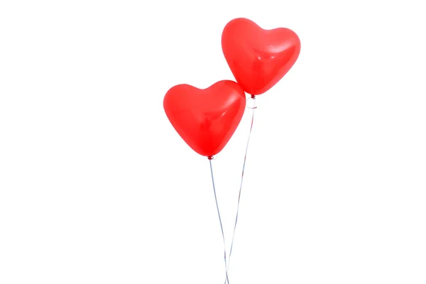 Κόκκινο μπαλόνι σε σχήμα καρδιάς ήλιο απομονώνονται σε λευκό φόντο με σχοινιά, Ημέρα του Αγίου Βαλεντίνου, Ημέρα της μητέρας, γενέθλια κόμμα έννοια σχεδιασμού. Διαδρομή αποκοπής. — Φωτογραφία Αρχείου
