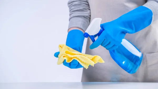 Young Woman Housekeeper Doing Cleaning White Table Apron Blue Gloves — Stock Photo, Image