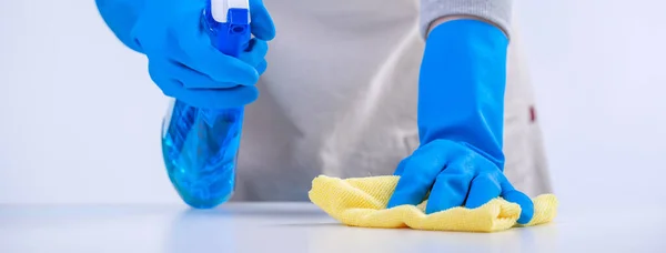 Young Woman Housekeeper Doing Cleaning White Table Apron Blue Gloves — Stock Photo, Image